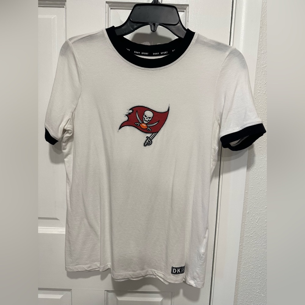 4/$25 NFL Buccaneers DKNY women’s t shirt size small in white with black collar.